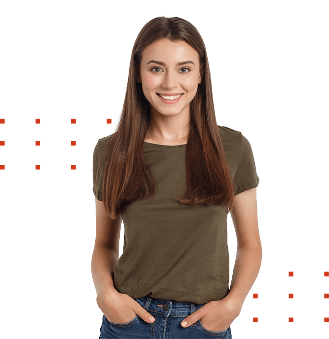 Chica joven sonriendo con camisa verde